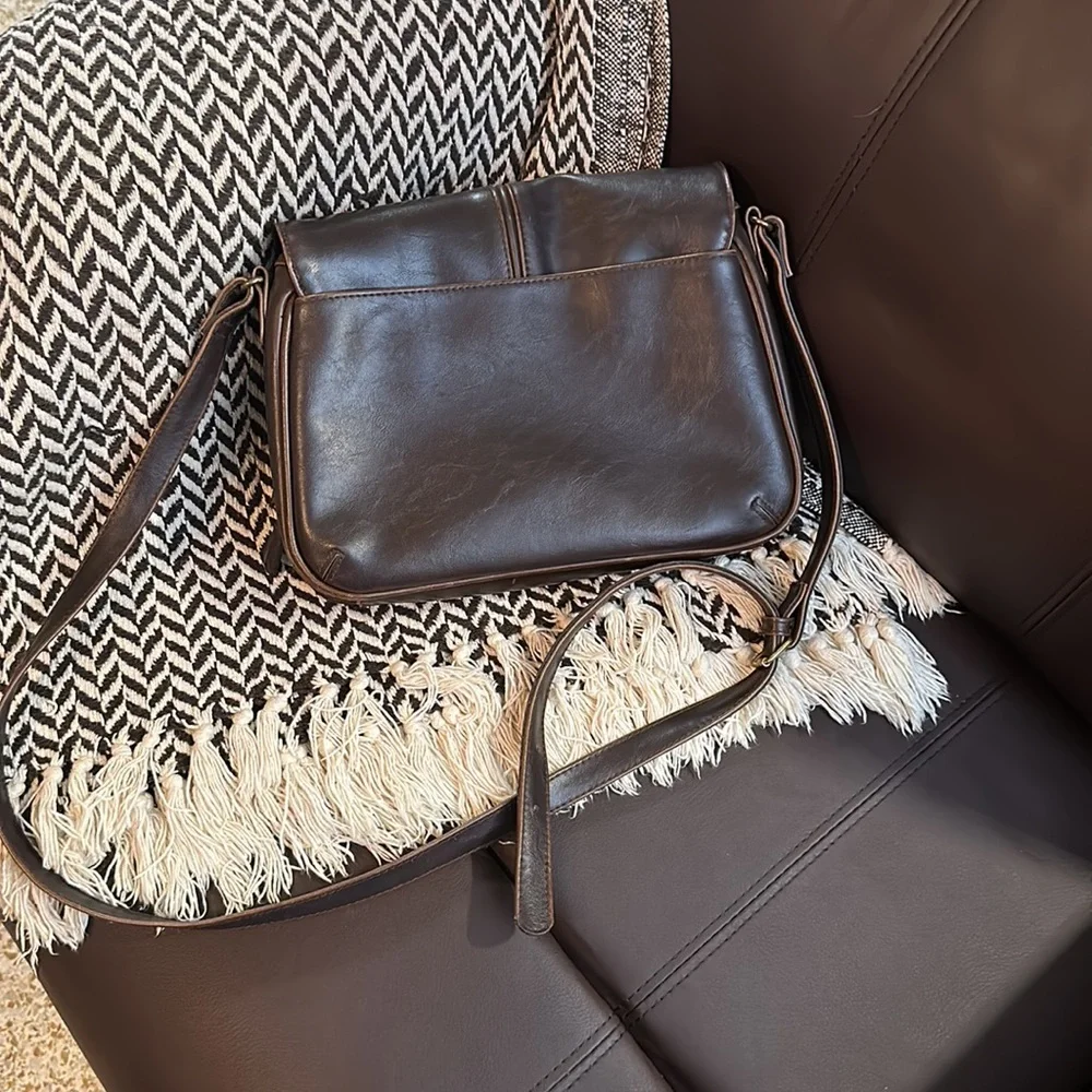 90’s Style VTG »Liz Claiborne» Chocolate Genuine Leather Crossover Shoulder Bag - Picture 12 of 16